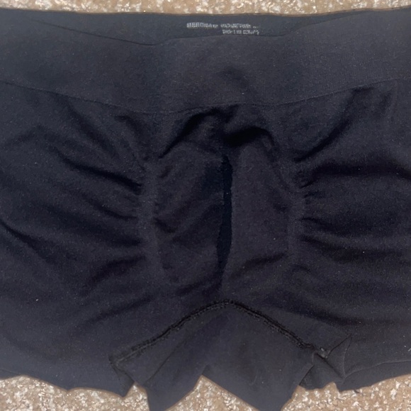 Seamless Ruffled Edge Boyshorts - Picture 5 of 5